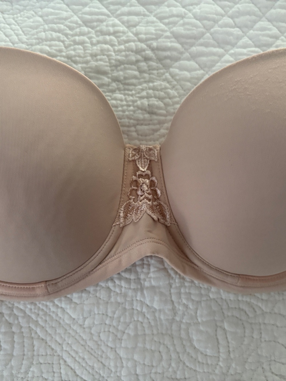Vanity Fair Nude Molded Underwire Bra with Lace Accent STRAPLESS
